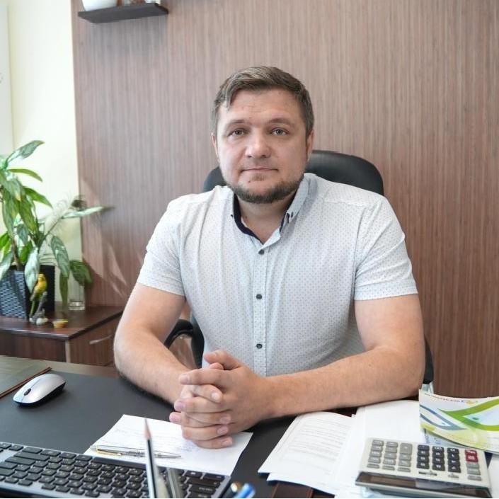 <p>Антон Елютин</p>