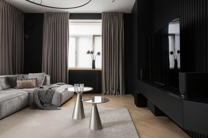 Корпусная мебель, ТВ-тумба, экраны на радиаторы изготовлены по эскизам авторов проекта. | Источник: Юлия Бараускас