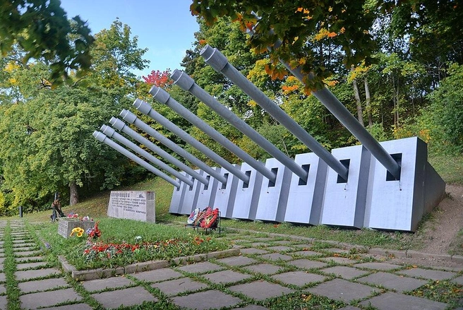 Мемориальный комплекс на Дудергофских высотах | Источник: wikipedia.org