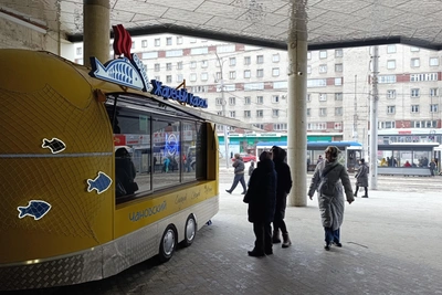 Новая точка фастфуда с жареным карасём открылась на площади Маркса