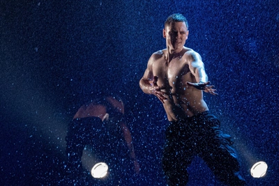 Fans Buy Up Rain Show Tickets in Kemerovo