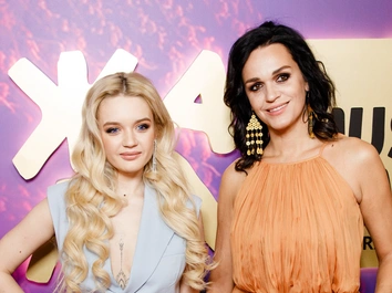 «Очень устала»: у расставшейся с мужем Славы нет сил праздновать день рождения дочери