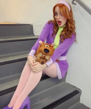 Фото актрис из предстоящего сериала по «Скуби-Ду» от Netflix: кто сыграет Дафну и Велму