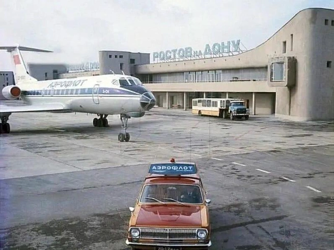 Старый аэропорт в 1970-е | Источник: Борис Корзин, ТАСС / Pastvu.com