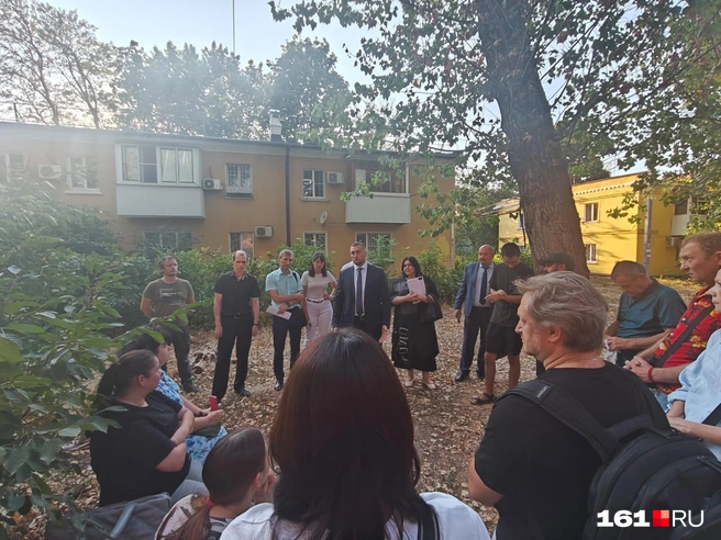 В августе чиновники убеждали жильцов, что дом можно укрепить швеллерами | Источник: предоставлено жильцами дома