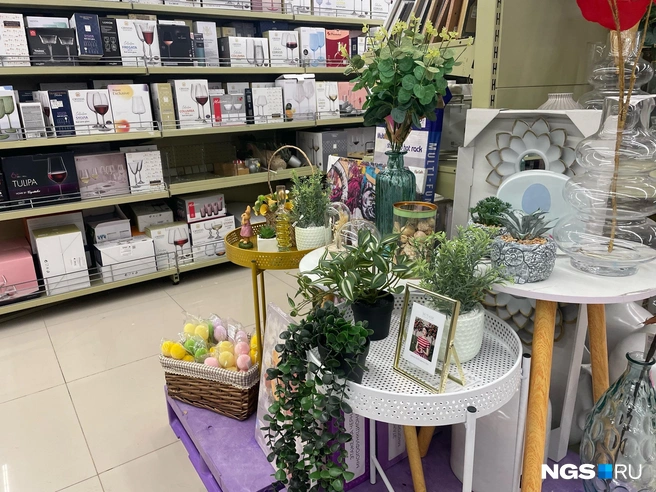 Отдел с товарами для дома пользуется спросом среди покупательниц | Источник: Алёна Золотухина / NGS.RU