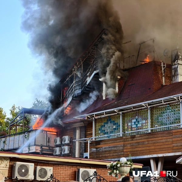 Возгорание крыши удалось локализовать | Источник: Булат Салихов / UFA1.RU