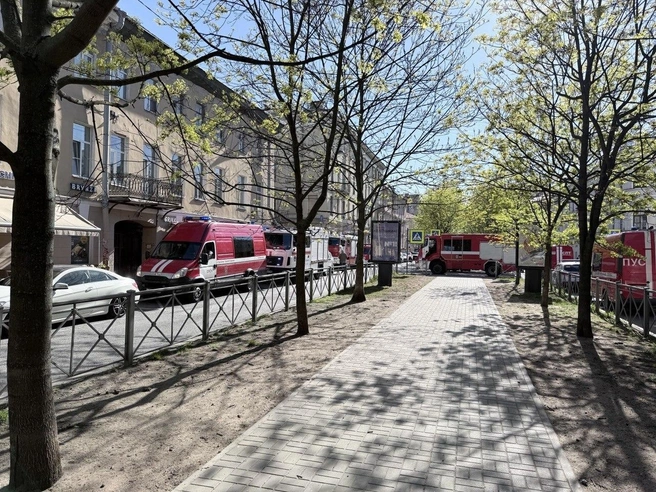 Возгорание в Тучковом переулке: на месте работали пожарные | Источник: FONTANKA.RU