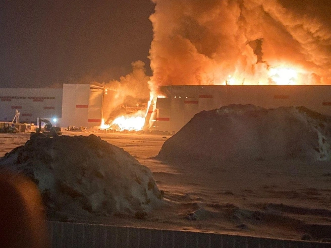 Пожар на складе Wildberries в Шушарах: что известно на данный момент | Источник: читатель «Фонтанки»