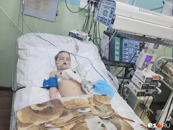 Весь в трубках, без движения, не может дышать сам: таким мама запомнила сына в последние дни его жизни | Источник: Наталия Постникова
