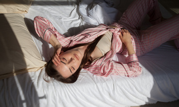 Что делать, если плохо спится ночью и часто просыпаешься — а у вас такое бывает?