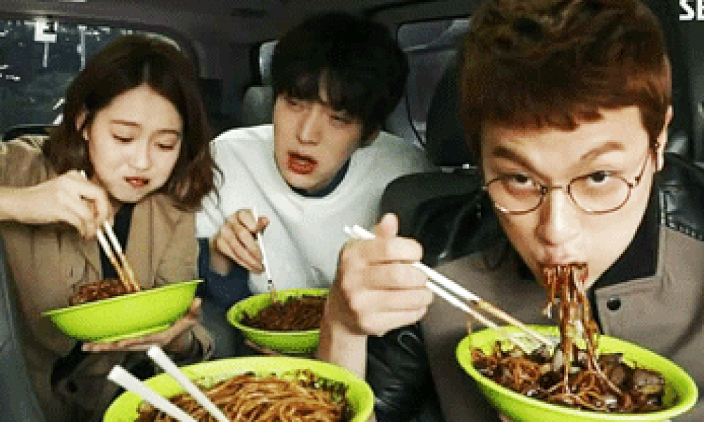 Где едят язык. Еда в дорамах. Дорама корейская еда. Еда из дорам. Еда в корейских дорамах.