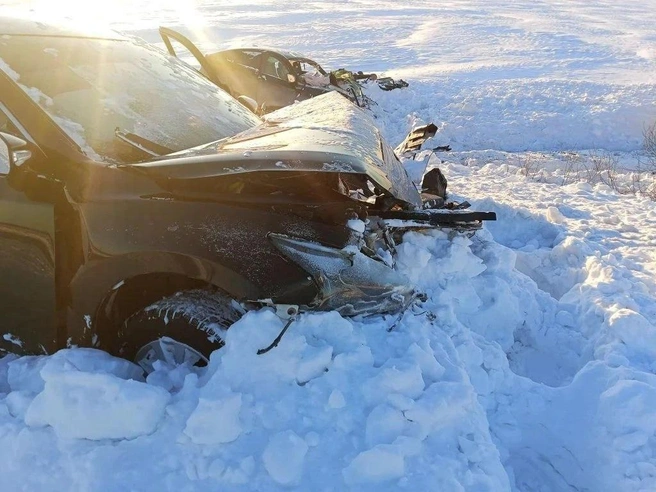 Один из легковых автомобилей также съехал с проезжей части | Источник: Госавтоинспекции Тюменской области