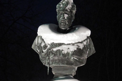 Baric ridge brings snow to St. Petersburg on Feb 4