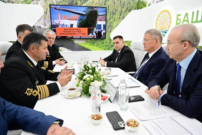 Хабиров попросил Росморречфлот поддержать его в развитии судоходства на Белой | Источник: пресс-служба главы Башкирии
