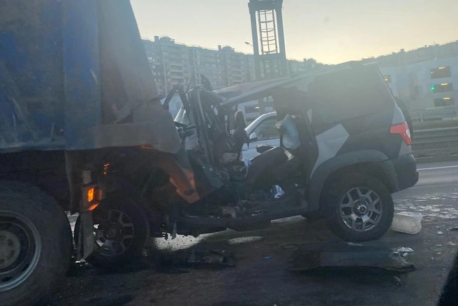УАЗ заехал под самосвал на юге петербургской кольцевой. От машины осталась половина | Источник: ДТП и ЧП | Санкт-Петербург | Питер Онлайн | СПб