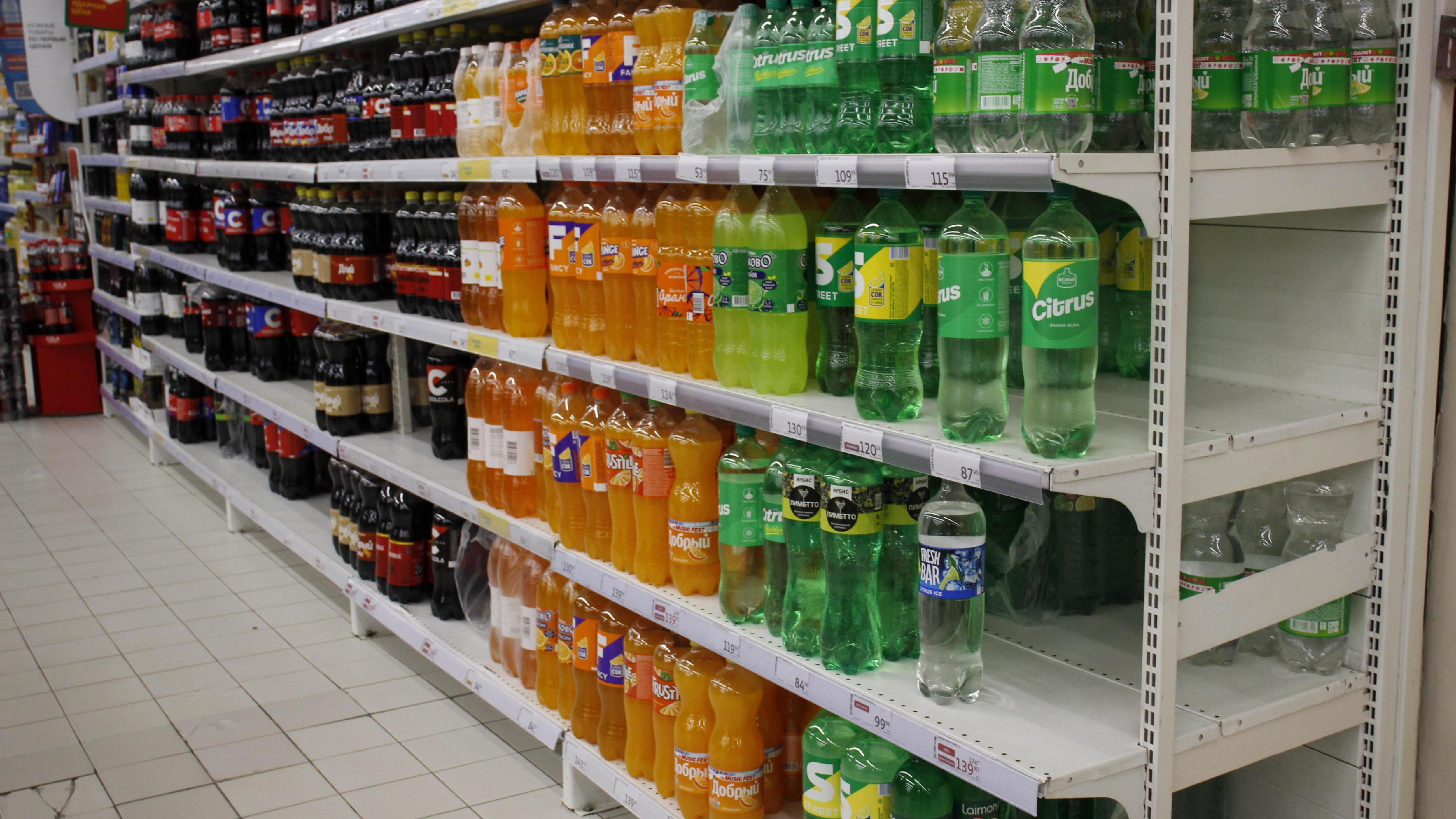 Заменитель сладкой жизни: привычная газировка стала другой на вкус. Почему?
