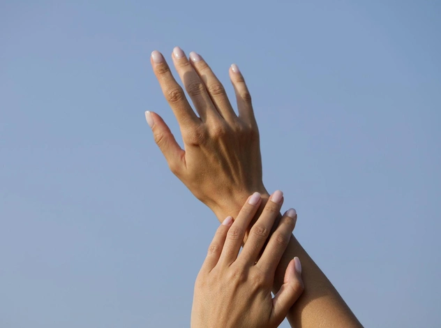 «Вредно ли хрустеть пальцами?»