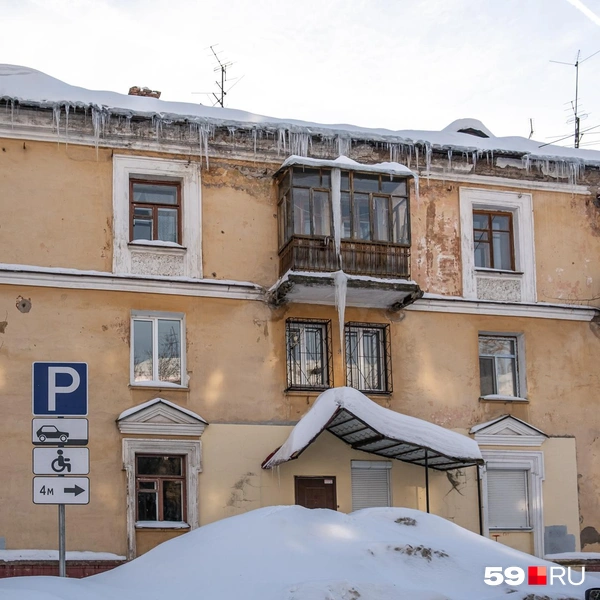 Дом на Барамзиной, 70 признан аварийным&nbsp;— его расселят и снесут | Источник: Василина Любимова / 59.RU