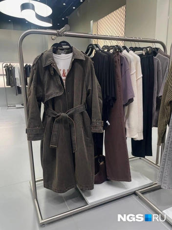 Тренч пригодится вам и на следующий сезон  | Источник: Алёна Золотухина / NGS.RU 