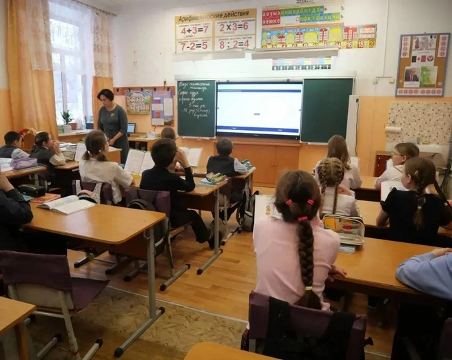 В Удмуртии продолжается оснащение кабинетов для изучения родных языков | Источник: minnac.ru