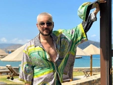 Короткостриженый Киркоров распахнул рубашку, Дакота сходила на свидание с Соколовским. Соцсети звезд