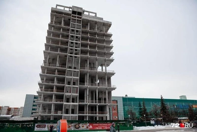 Demolition begins on long-unfinished high-rise near TSUM in Tyumen