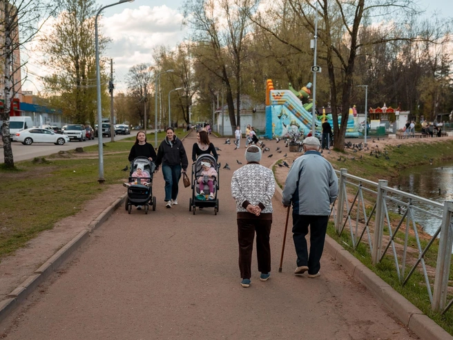Немного дальше вдоль воды установлено ограждение | Источник: Александр Куренной / 76.RU