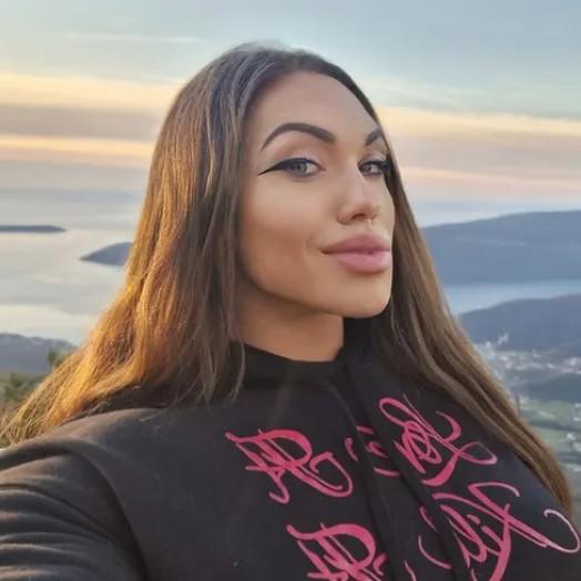 Руки-ниточки, плоский живот, болезненный вид: самая мускулистая женщина в мире Наталия Кузнецова показала себя в прошлом