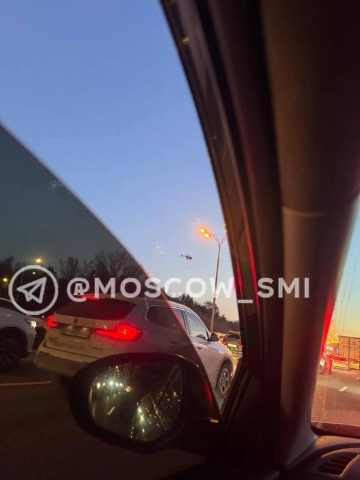 Из-за аварии образовалась многокилометровая пробка | Источник: Моя Москва / T.me