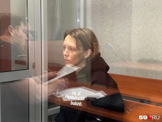 Ирина Шатова в зале суда, где ей назначили арест в СИЗО | Источник: Александра Куляпина / 59.RU
