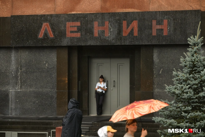 Открыть мавзолей обещают только во второй половине мая | Источник: Артём Устюжанин / MSK1.RU
