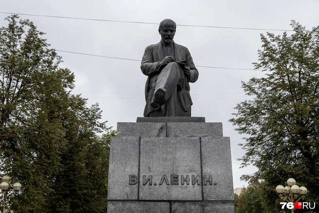 Уже второй памятник В.&nbsp;И.&nbsp;Ленину на улице Советской | Источник: Александр Куренной / 76.RU