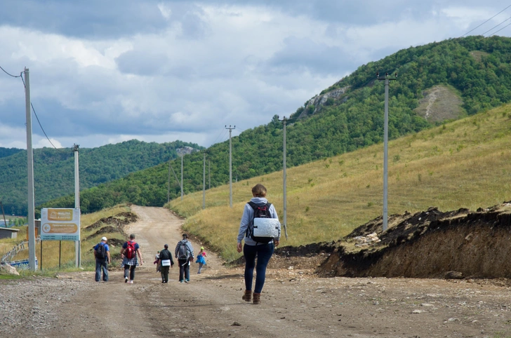 Туристы в природном парке «Мурадымовское ущелье» в Башкирии | Источник: Rullet/Shutterstock/Fotodom.ru