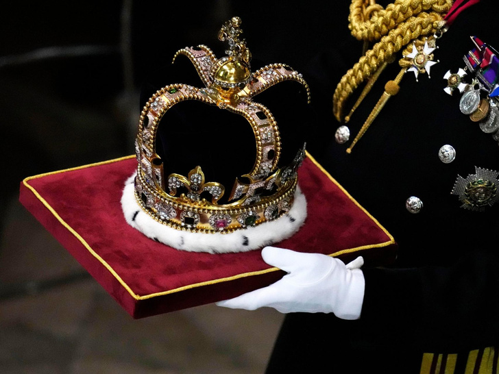 Этот день вошел в историю: коронация Карла III в фактах и фотографиях