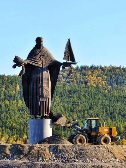 Площадку возле скульптуры планируют благоустроить | Источник: Денис Шакиров / Vk.com