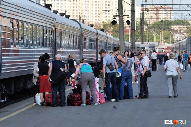 Теперь и на железной дороге нужно подтверждать гражданство, если вы покупаете льготные билеты | Источник: Артем Устюжанин / E1.RU
