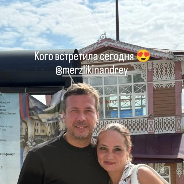 Ну и куда без фото с главным достоянием Иркутска — иркутянами | Источник: @merzlikinandrey / instagram (экстремистская организация, деятельность запрещена на территории РФ)
