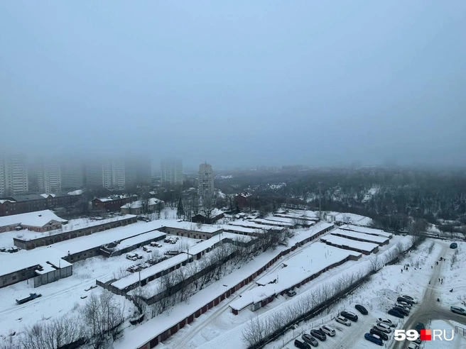 Город накрыло белым одеялом  | Источник: Екатерина Вохмянина / 59.RU 