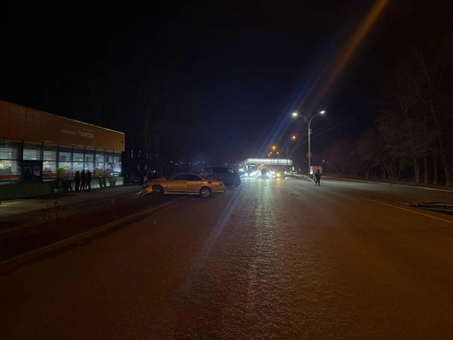 Водителя микроавтобуса доставили в больницу | Источник: ГАИ Новосибирска