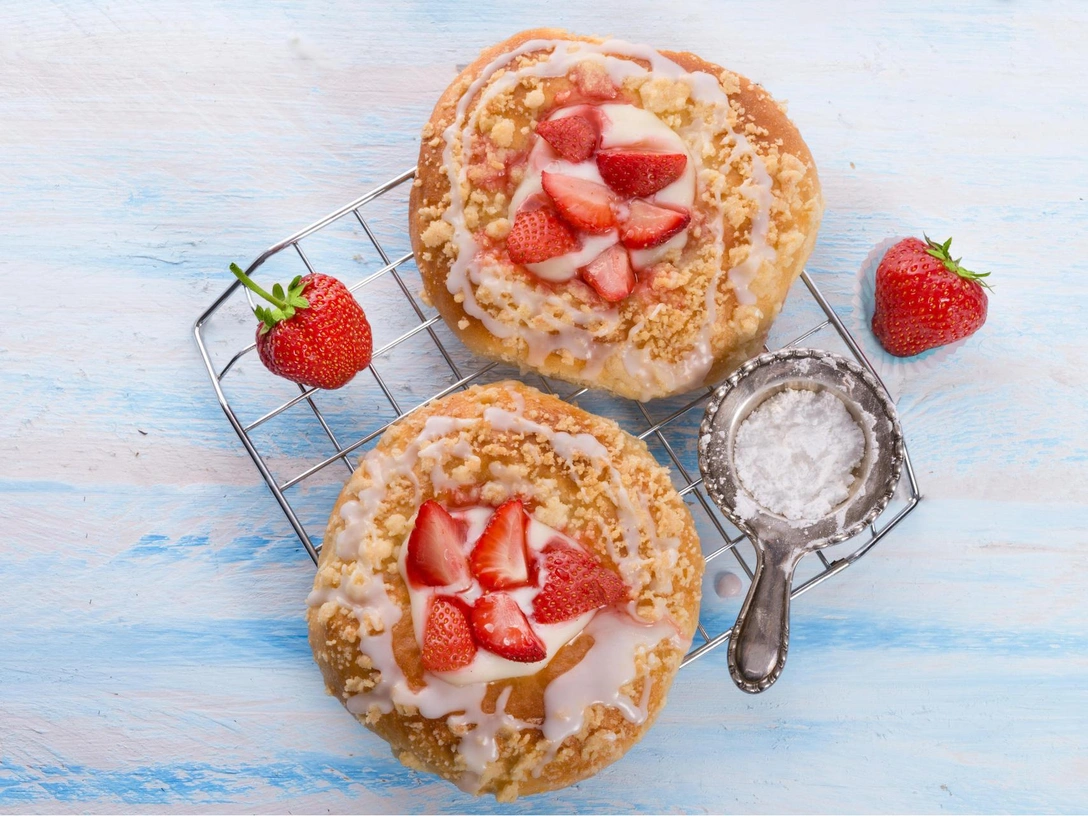 Вензель с клубникой: этот простой рецепт знают все француженки | marieclaire.ru