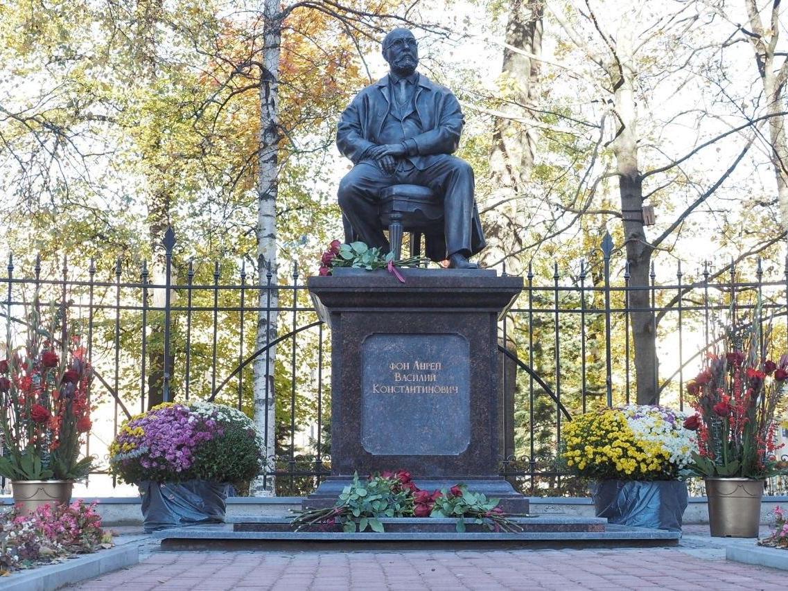 Памятник фон Анрепу открыли в Первом медицинском