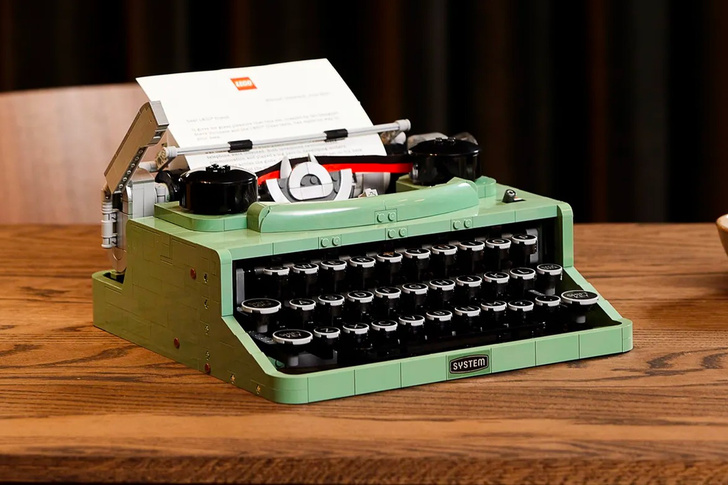 WOW! LEGO собрали ретро печатную машинку, и она даже работает 🤩