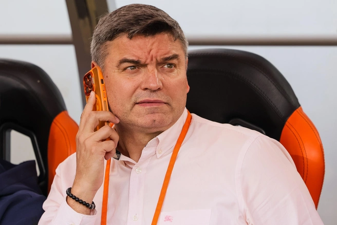 Роман Орещук на скамейке «Урала» в дебютном матче сезона | Источник: Алексей Колчин / ФК «Урал»