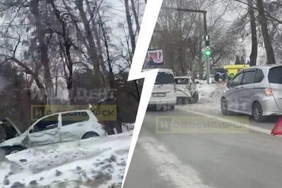 В Кировском районе Новосибирска машина залетела на сугроб