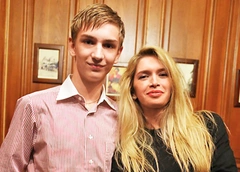 Вера Брежнева поцеловала 13-летнего поклонника