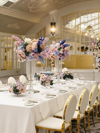 Обилие деталей и неоклассика: почему отмечать свадьбу стоит в бальном зале Гранд Отеля Европа