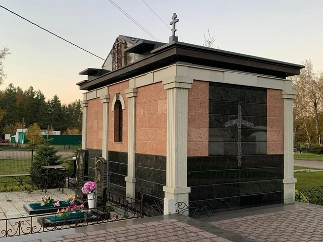 Среди русских могил есть и грузинское захоронение | Источник: Ирина Господаренко / NGS22.RU