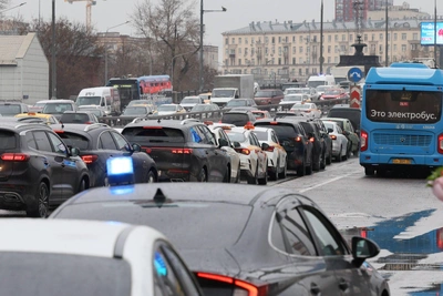 Ажиотаж на Рижском рынке: цветы сметают перед 8 Марта