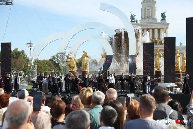 У фонтана «Дружба народов» — главная точка празднования Дня города на ВДНХ | Источник: Дмитрий Толстошеев / MSK1.RU